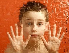 Como o autismo pode impedir a própria manutenção ou de tê-la provida por sua família